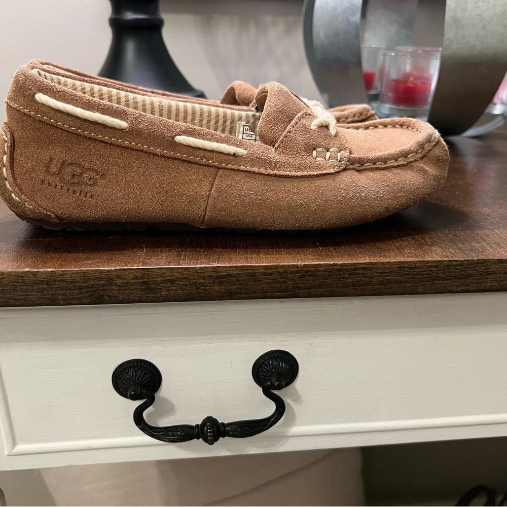 UGG Moccasin